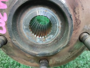 Ступица передняя левая MITSUBISHI AIRTREK CU2W 2004