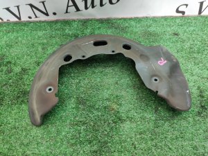 Щиток тормозного диска передний правый AUDI A8 4E 2006