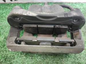 Суппорт передний правый NISSAN ELGRAND PNE52 2012