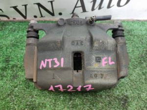 Суппорт передний левый NISSAN X-TRAIL