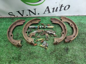 Колодки стояночного тормоза комплект на две стороны JEEP GRAND CHEROKEE WK2 2011