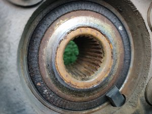 Ступица передняя левая под диск 315 мм SUBARU LEGACY BP5 2004