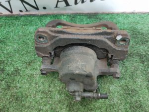 Суппорт передний левый TOYOTA ALPHARD MNH15 2004