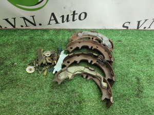 Колодки стояночного тормоза комплект на две стороны TOYOTA ALPHARD MNH15 2004