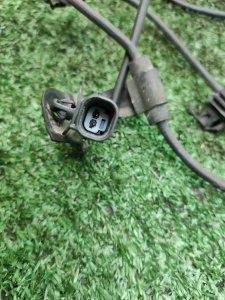 Датчик ABS передний правый TOYOTA AQUA OEM 8954252130 NHP10 2011-