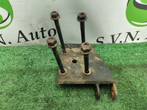 Стремянка рессоры правая HUMMER H3 OEM 11610227, 15295280 2007