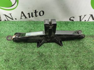 Домкрат MITSUBISHI AIRTREK