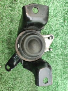 Подушка ДВС (правая) TOYOTA ISIS OEM 1230522240 ZNM10 2008