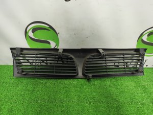 Решетка радиатора MITSUBISHI DIAMANTE OEM MR726622 F12A 1994