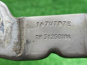 Петля капота правая VOLVO XC70 OEM 31385811, 30649516 УНИВЕСАЛ 2008