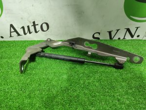 Петля капота левая VOLVO XC70 OEM 31385810, 30649516 УНИВЕСАЛ 2008
