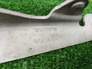 Петля капота правая VOLVO V70 OEM 31385811, 30649516 2006