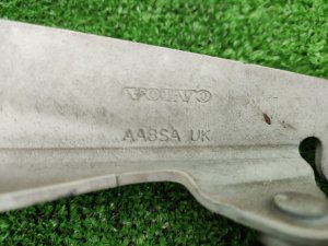Петля капота левая VOLVO V70 OEM 31385810, 30649516 2006
