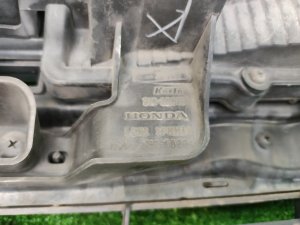 Решетка радиатора HONDA STEPWGN OEM 71121SZWJ01 RK5 2009-2015