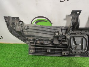 Решетка радиатора HONDA STEPWGN OEM 71121SZWJ01 RK5 2009-2015