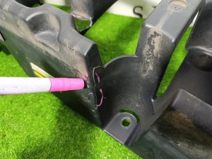 Кронштейн решетки радиатора HUMMER H3 OEM 15275170 2007