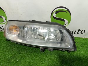 Фара правая VOLVO V70 OEM 30698854 2006