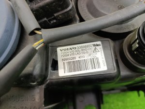 Фара левая VOLVO V70 OEM 30698850 2006