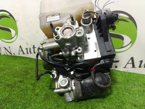 Главный тормозной цилиндр MITSUBISHI PAJERO OEM MR569728 V88W 2011