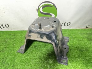 Крепление запаски MR436000 MITSUBISHI PAJERO