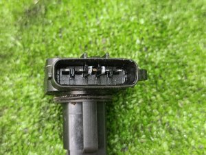 Датчик массового расхода воздуха TOYOTA ISIS OEM 22204-22010 ZNM10 2005