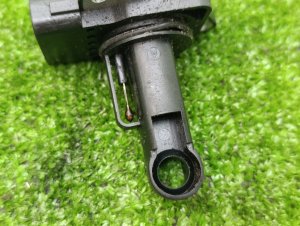 Датчик массового расхода воздуха TOYOTA ISIS OEM 22204-22010 ZNM10 2005