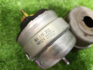 Подушка ДВС (правая) AUDI A4 OEM 8E0199382L 8EBWEF 2007