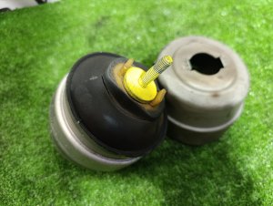 Подушка ДВС (правая) AUDI A4 OEM 8E0199382L 8EBWEF 2007