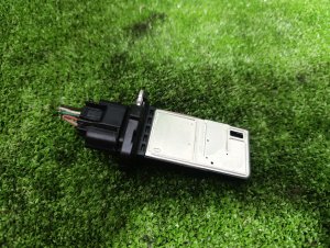 Датчик массового расхода воздуха NISSAN X-TRAIL OEM 226807S000 NT31 2008