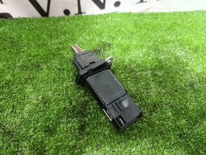Датчик массового расхода воздуха 226807S000 NISSAN X-TRAIL