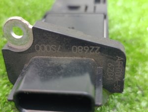 Датчик массового расхода воздуха NISSAN TIIDA OEM 226807S000 JC11 2006