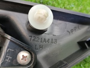 Уголок двери (левый) MITSUBISHI PAJERO OEM 7221A413 V88W 2011