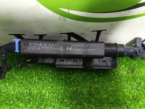 Форсунка омывателя фары левая VOLVO V70 OEM 30655066 BW 2008