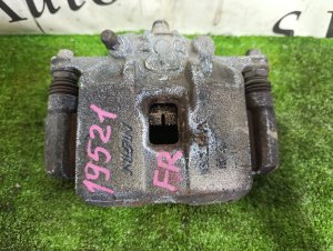 Суппорт передний правый 45018SCC000 HONDA AIRWAVE